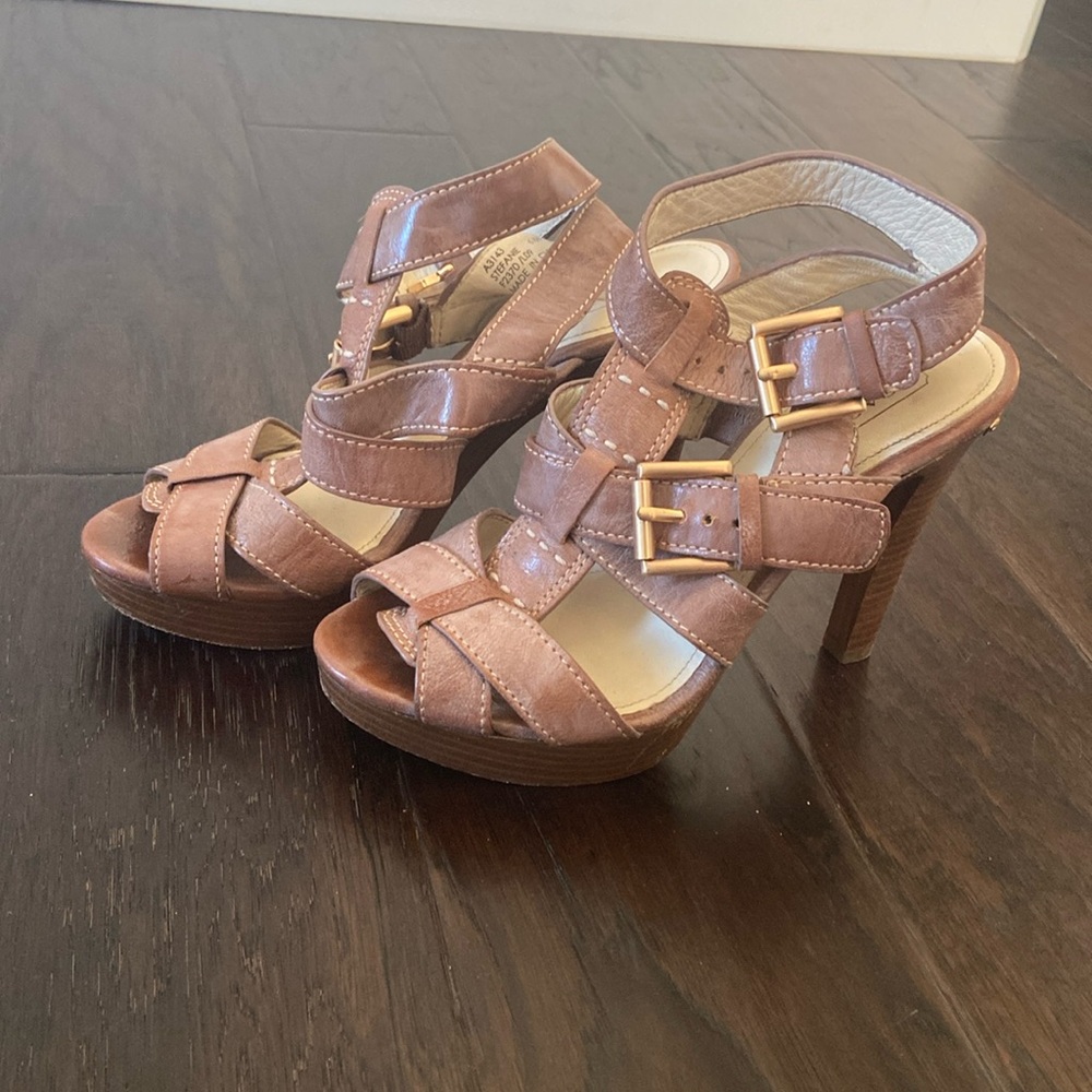Coach Pumps